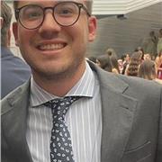 Maestro de PT dispuesto a enseñar y ayudar.